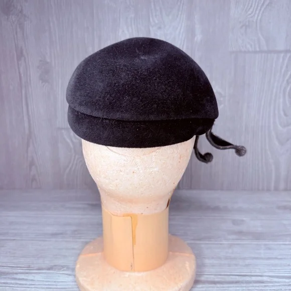Vintage 1920s filbert orcel productions hats de pinna black with bobble beads